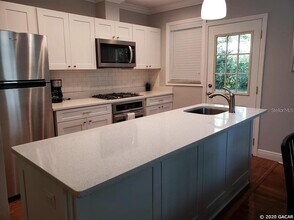 810 NW 9th Ave in Gainesville, FL - Building Photo - Building Photo