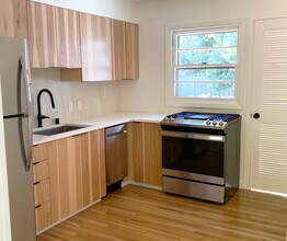 11207 SW 53rd Ave in Portland, OR - Building Photo - Building Photo