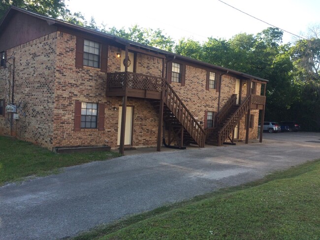 120 W California St, Unit D in Nacogdoches, TX - Foto de edificio - Building Photo