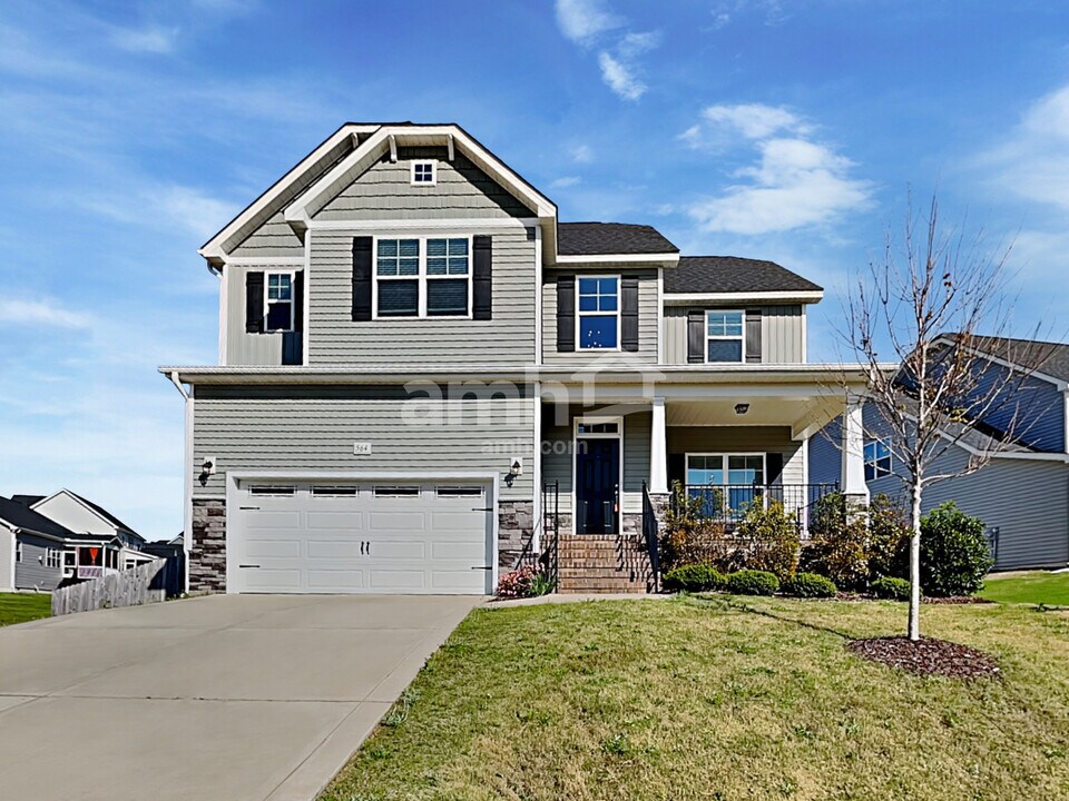 564 Whitebark Ln in Clayton, NC - Building Photo