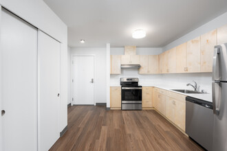 13th & Fir Family Housing in Seattle, WA - Foto de edificio - Interior Photo