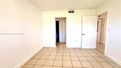 7470 Miami Lakes Dr in Miami Lakes, FL - Building Photo - Building Photo