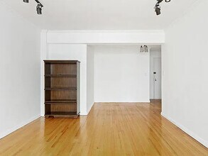 302 E 88th St in New York, NY - Building Photo - Building Photo