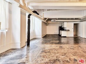 215 W 7th St in Los Angeles, CA - Building Photo - Building Photo