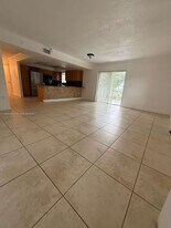 2660 W 76th St in Hialeah, FL - Building Photo