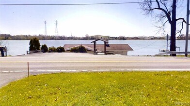 1894 E River Rd in Grand Island, NY - Building Photo - Building Photo