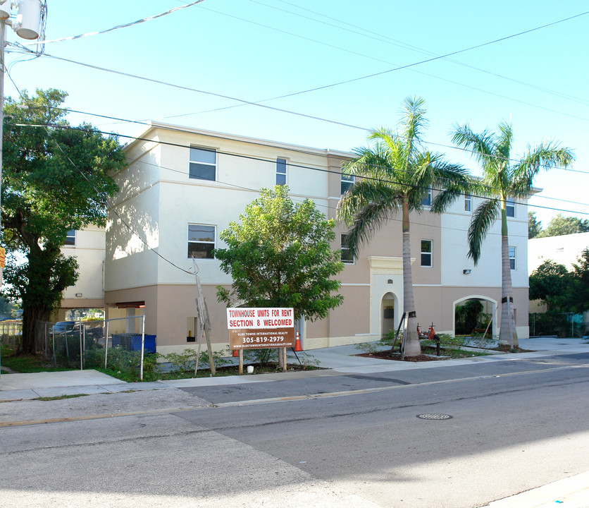 720 NW 61st St in Miami, FL - Foto de edificio