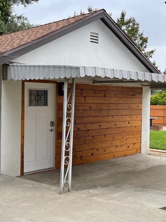 10546 Penrose St in Sun Valley, CA - Building Photo