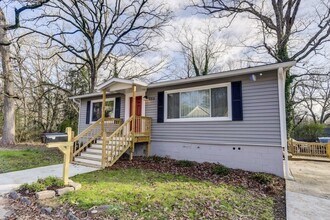 284 Barfield Ave SW in Atlanta, GA - Building Photo - Building Photo