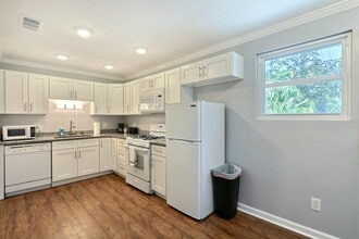 2008 E 42nd St in Savannah, GA - Building Photo - Building Photo