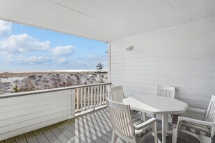 265 Dune Rd in Westhampton Beach, NY - Building Photo