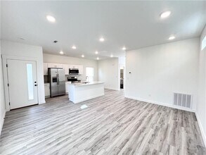 841 Reading RR Ln in Bentonville, AR - Building Photo - Building Photo