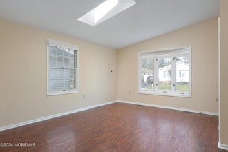 16 Pinetree Ln in Englishtown, NJ - Building Photo - Building Photo