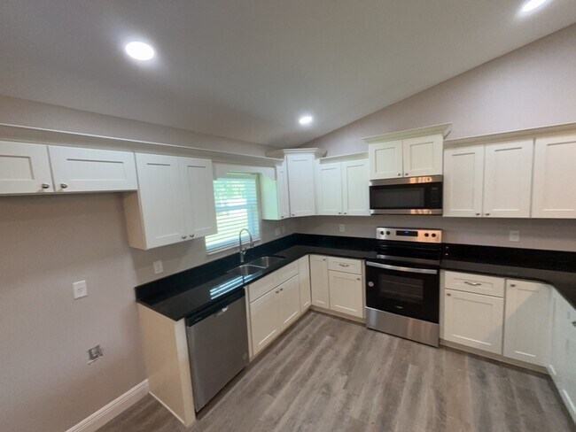 7110 N Westbrook Way in Citrus Springs, FL - Building Photo - Building Photo