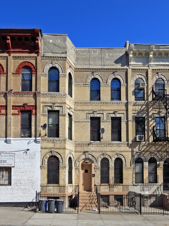 763 Saint John Place in Brooklyn, NY - Foto de edificio