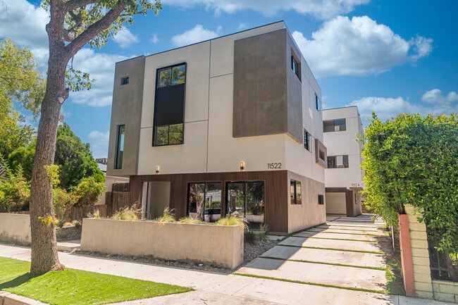 11522 Killion St in North Hollywood, CA - Building Photo - Building Photo