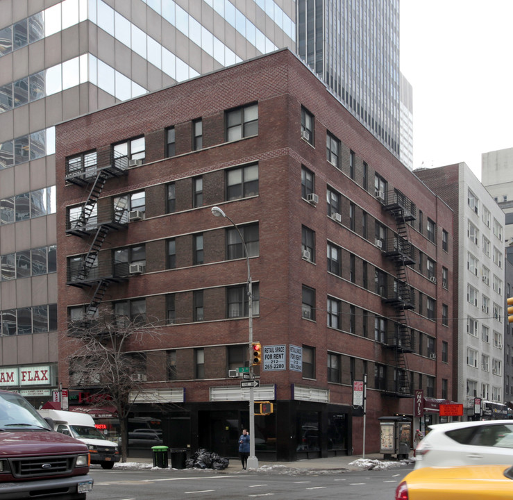162 E 55th St in New York, NY - Building Photo