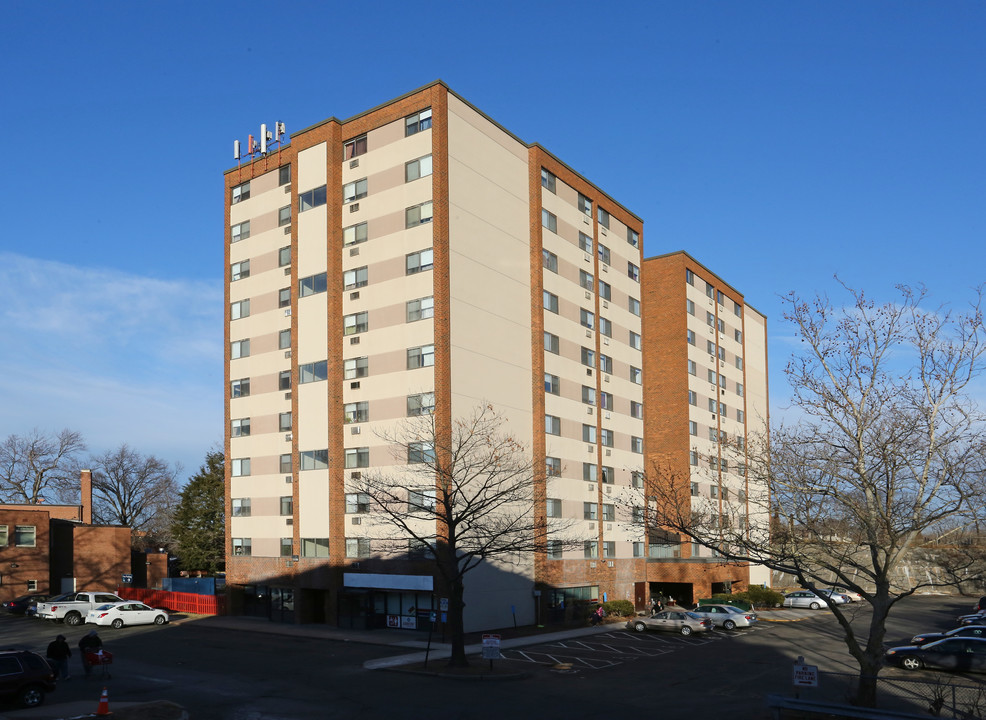 Hartford East Apartments in East Hartford, CT - Building Photo