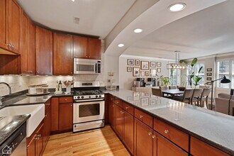 1426 N Orleans St, Unit 203 in Chicago, IL - Building Photo - Building Photo