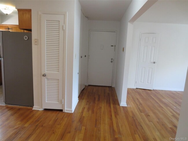 4 Oxford Ct in Suffern, NY - Building Photo - Building Photo