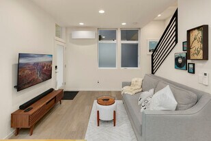 319 Malden Ave E, Unit SI ID1036007P in Seattle, WA - Building Photo