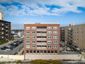 Riviera Towers in Long Beach, NY - Building Photo - Building Photo