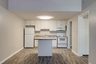 Summer Glen ~ Boutique Cottage Style Living Meets Hassle Free Leasing in Jacksonville, FL - Building Photo - Interior Photo