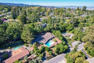 25 Warmwood Way in Hillsborough, CA - Building Photo