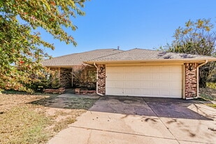 1712 N Lincoln Ave in Moore, OK - Building Photo