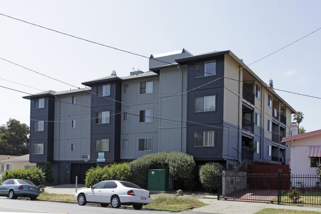 High Street Apartments in Oakland, CA - Foto de edificio - Building Photo