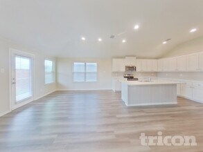 2557 Hadley St in Weatherford, TX - Foto de edificio - Building Photo