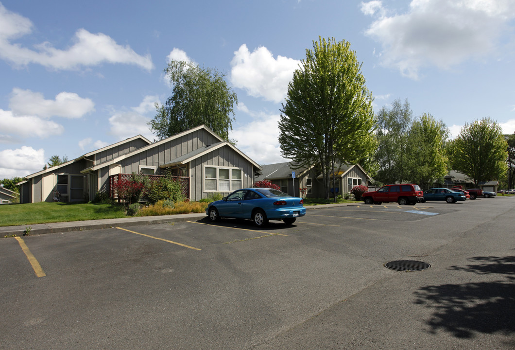 Silvertowne II Apartments in Silverton, OR - Building Photo