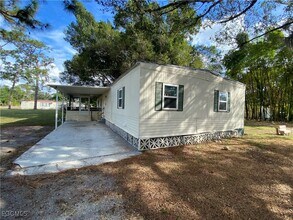 8028 Breeze Dr in North Fort Myers, FL - Building Photo - Building Photo