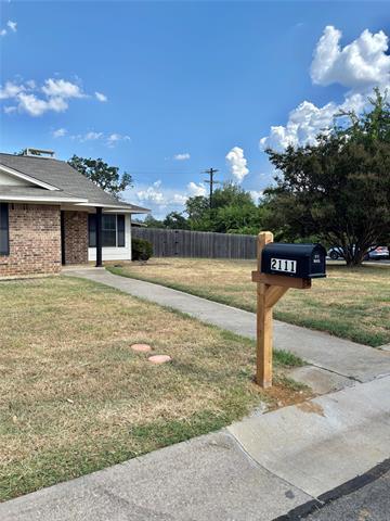 2111 Wisteria St in Denton, TX - Building Photo - Building Photo