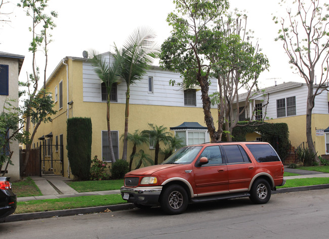 2450-2460 Cedar Ave in Long Beach, CA - Building Photo - Building Photo