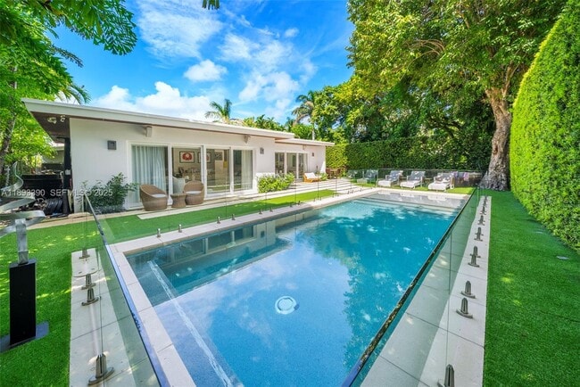 property at 5815 N Bay Rd