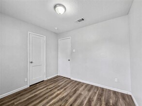 2035 San Francisco Dr in Dallas, TX - Foto de edificio - Building Photo