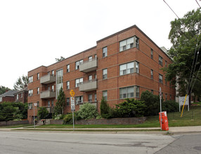 1911 Bayview Ave in Toronto, ON - Building Photo - Building Photo