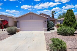 8256 S Vía Del Forjador in Tucson, AZ - Building Photo