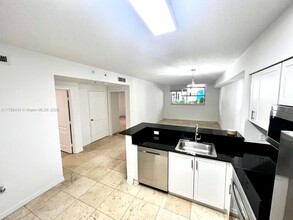5091 NW 7th St in Miami, FL - Building Photo - Building Photo