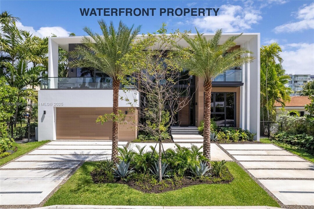 10161 E Broadview Dr in Bay Harbor Islands, FL - Building Photo
