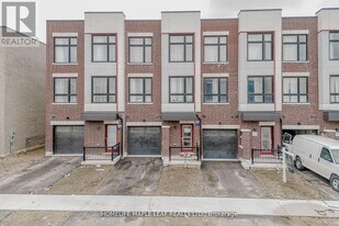 15 Bateson St in Ajax, ON - Building Photo