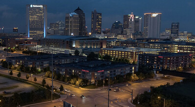 Two Twenty Vine in Columbus, OH - Foto de edificio - Building Photo