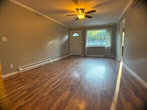 9327 N Cross St in Peoria, IL - Building Photo - Building Photo