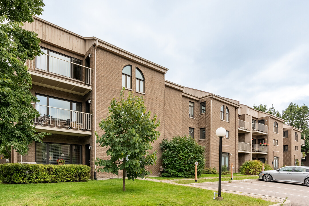 904 Bourdages Rue in Québec, QC - Building Photo