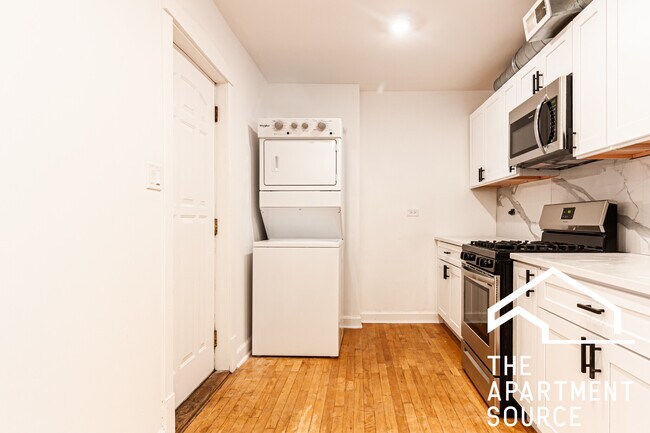3838 W George St in Chicago, IL - Building Photo - Building Photo