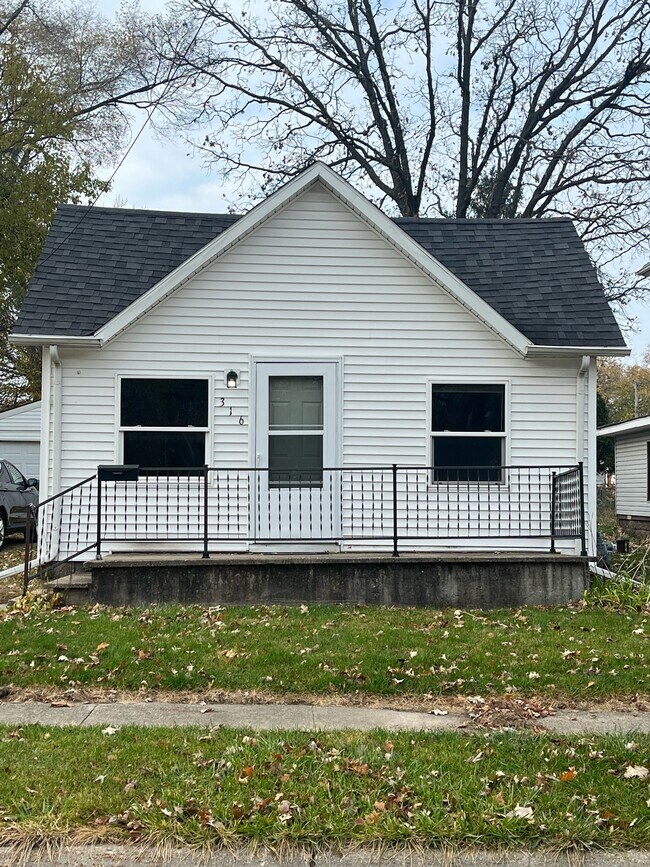 316 Burr Oak Ave in South Beloit, IL - Building Photo - Building Photo