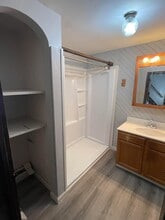 156 S Broad St, Unit C in Hallam, PA - Foto de edificio - Building Photo