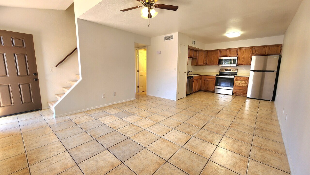 6131 E Greenway St, Unit 4 in Mesa, AZ - Building Photo