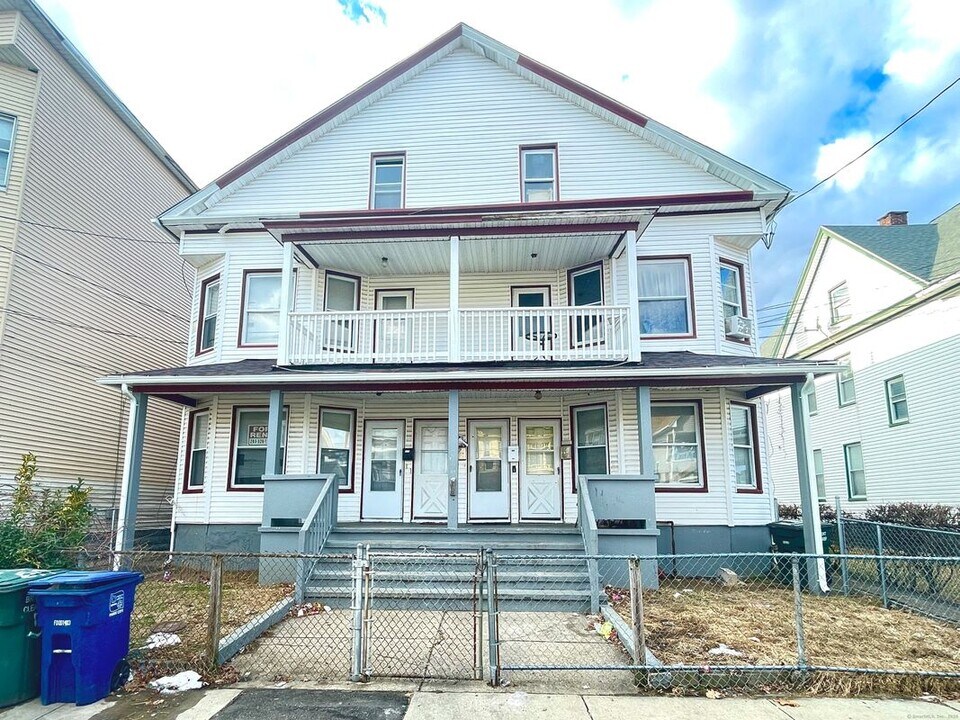 519 Brooks St in Bridgeport, CT - Building Photo